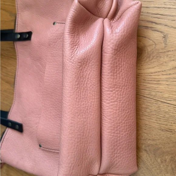 Elegant Portland Leather Tote Bag - Picture 3 of 7